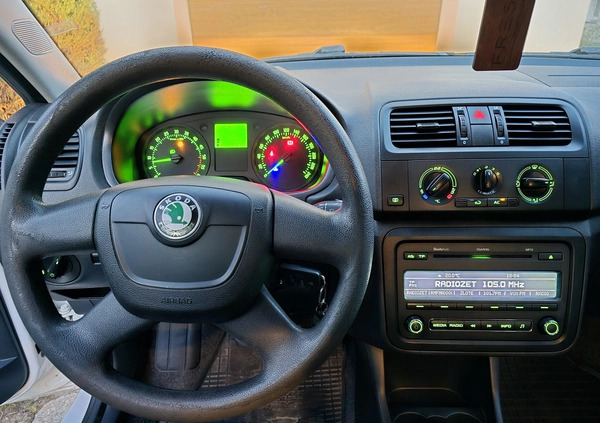 Skoda Fabia cena 9499 przebieg: 251839, rok produkcji 2010 z Śmigiel małe 172